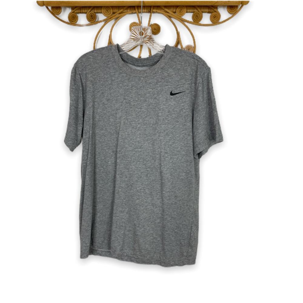 The Nike Tee gray crew neck t-shirt M